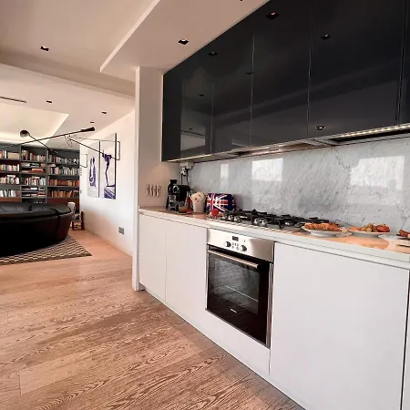 V Penthouse *