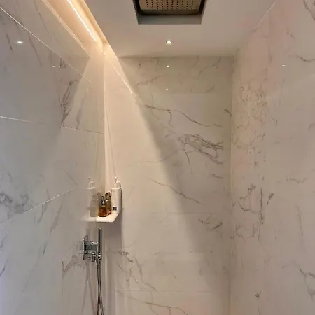 V Penthouse *